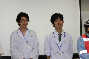 今回の応援学生．泉登さん（左）、小柳さん（右）