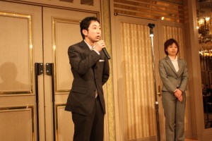 校友会会長安田さん(ME2期生)・副会長新田さん（ST3期生）より、お祝いの言葉をいただきました。i-medical卒業生による校友会、みんなで盛り上げていきましょう！