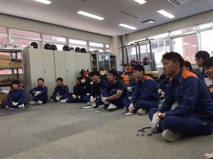 H280421QQ卒業生来校3